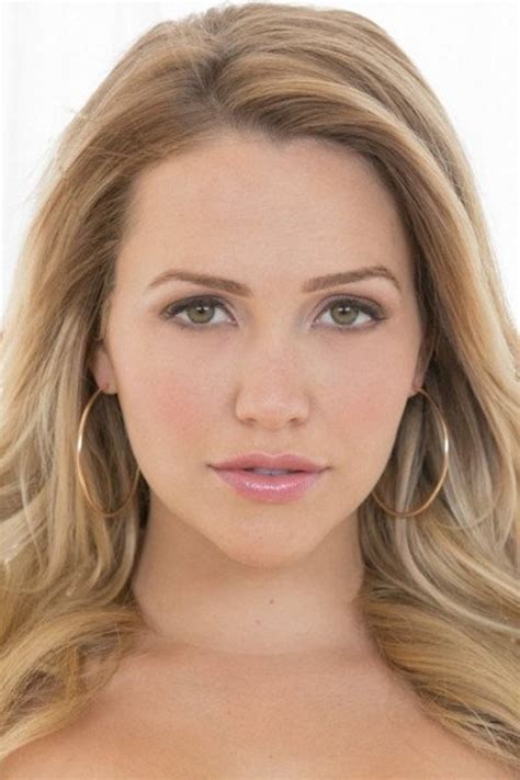 Mia Malkova flaunts new car after making £2.2m a year